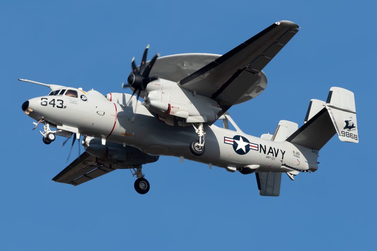 Connor-Ochs-E-2D-Hawkeye-with-VAW-120-from-NAS-Chambers-Field-USED-1-1200×800