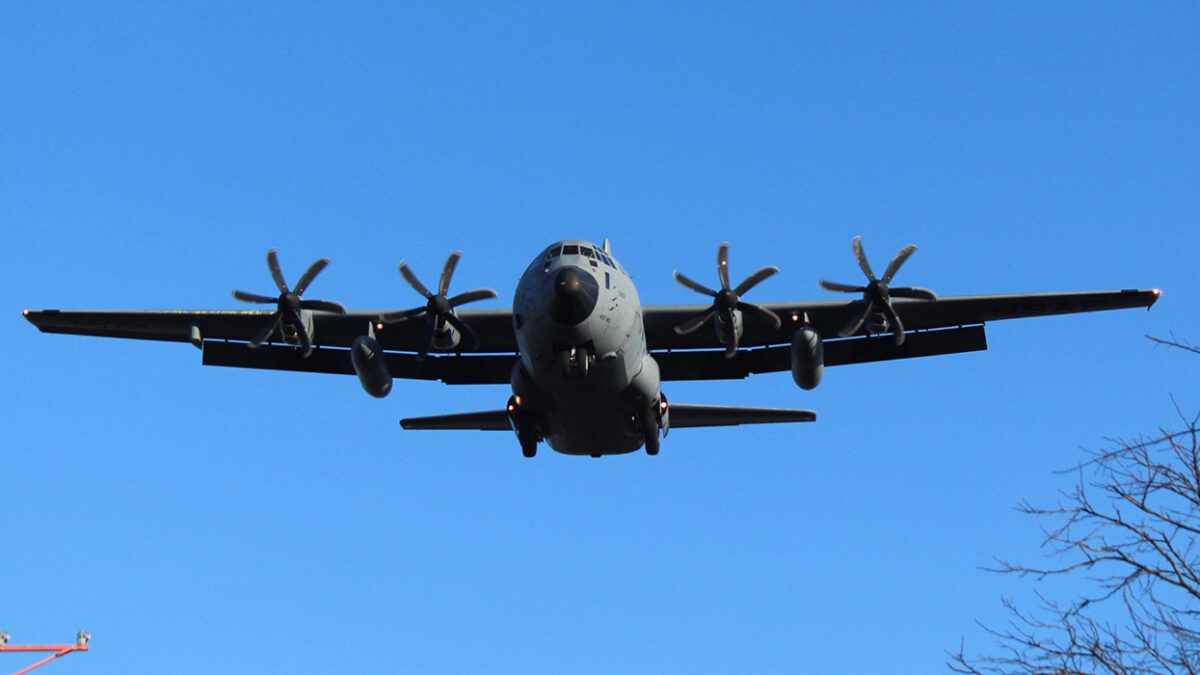 Charlie-Beckner-WC-130-landing-runway-32-at-pit-March-26-1200×675