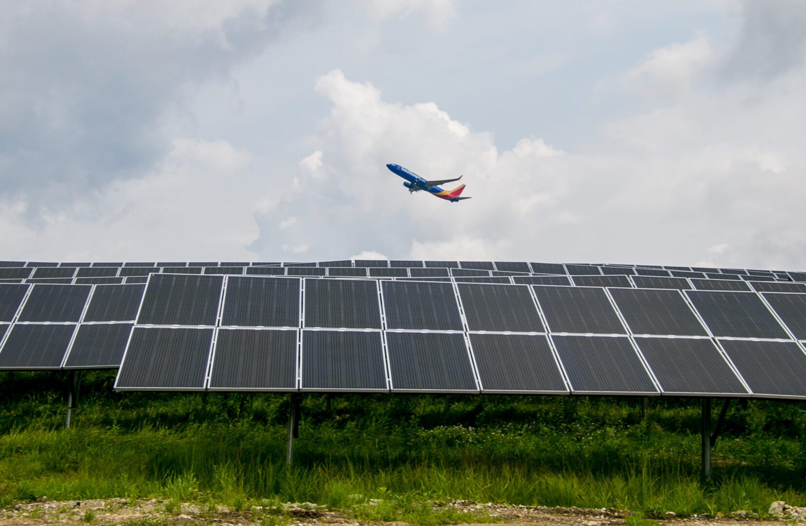 PIT- Solar array with plane