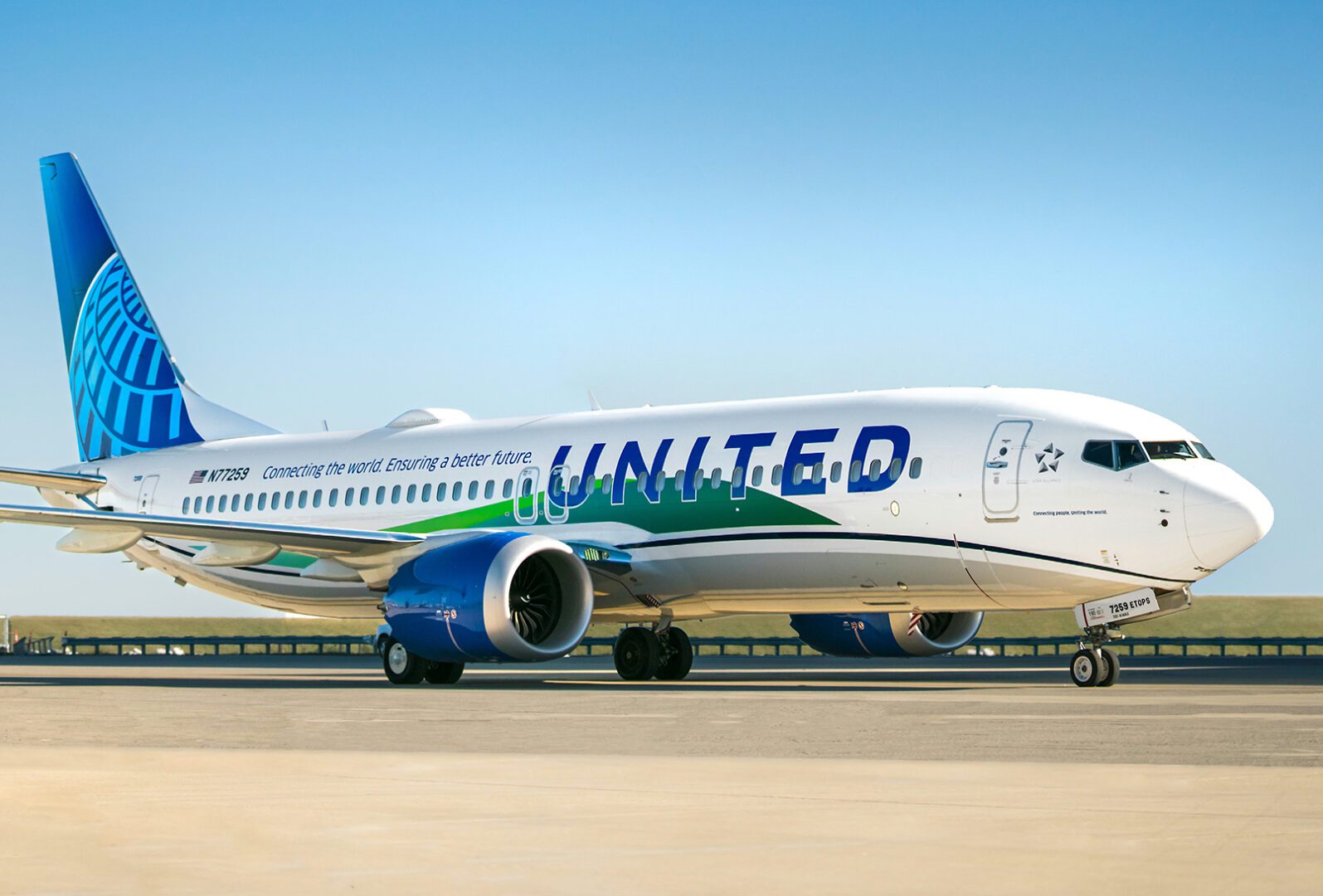 United airplane with sustainable fuel